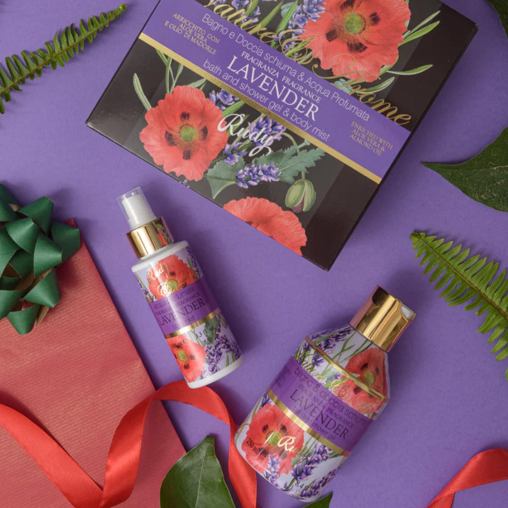 Луксозна подаръчна кутия Lavender от италианския бранд Rudy Profumi, с душ гел 250 мл и ароматизирана вода за тяло 100 мл в елегантни флакони поставени извън кутията. За нормална кожа с хидратиращ и ароматизиращ ефект.