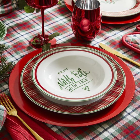 Детайл от порцеланов сервиз Tognana Atollo North Pole с празнична декорация и елегантен дизайн