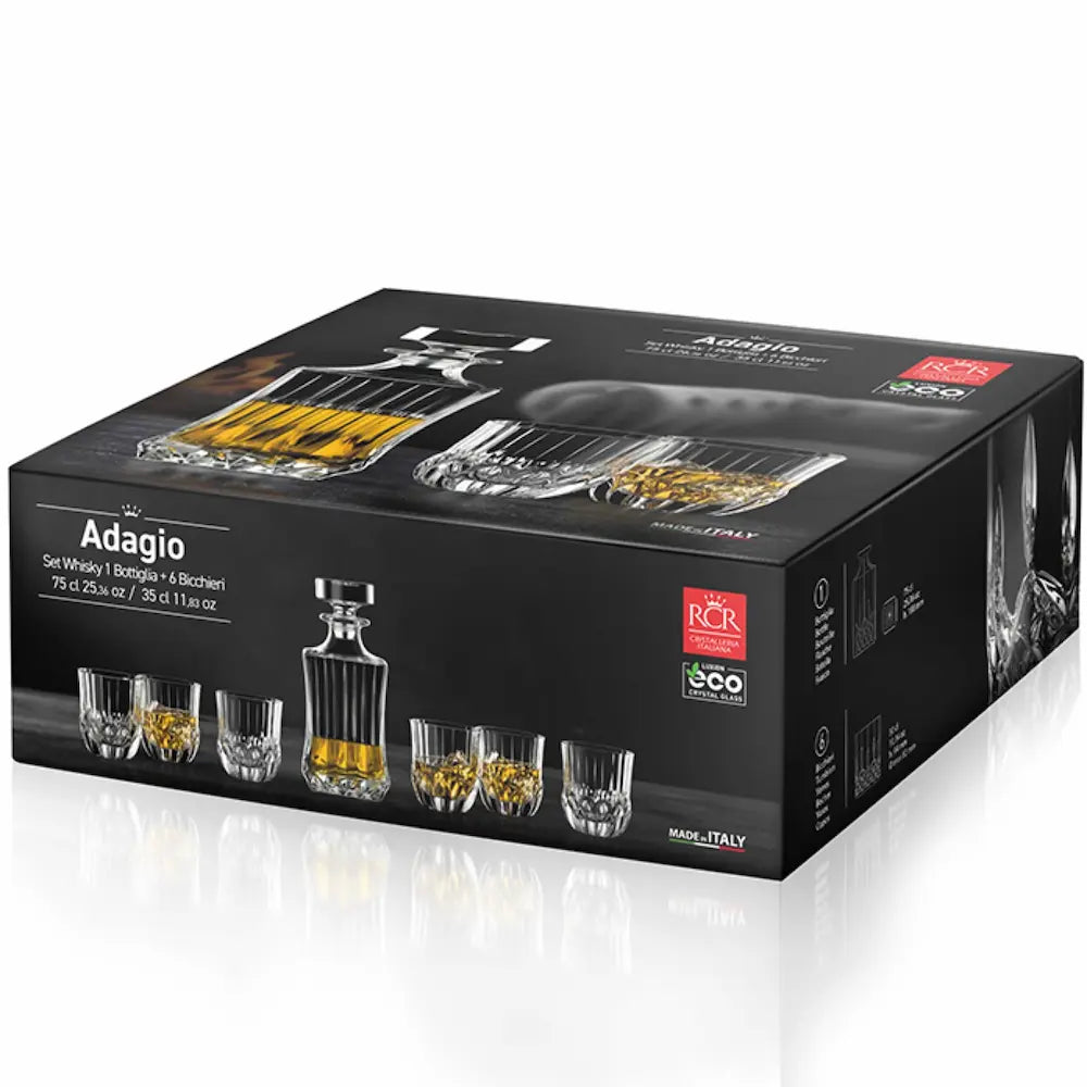 Комплект за уиски RCR Italy Adagio от 7 части в елегантна черна кутия, включващ 1 Декантер за уиски + 6 бр. чаши за уиски, елегантен модел с гравирани дълбоки линии в основата за повече блясък. Перфектен подарък за мъж, за семейство по всякакви поводи