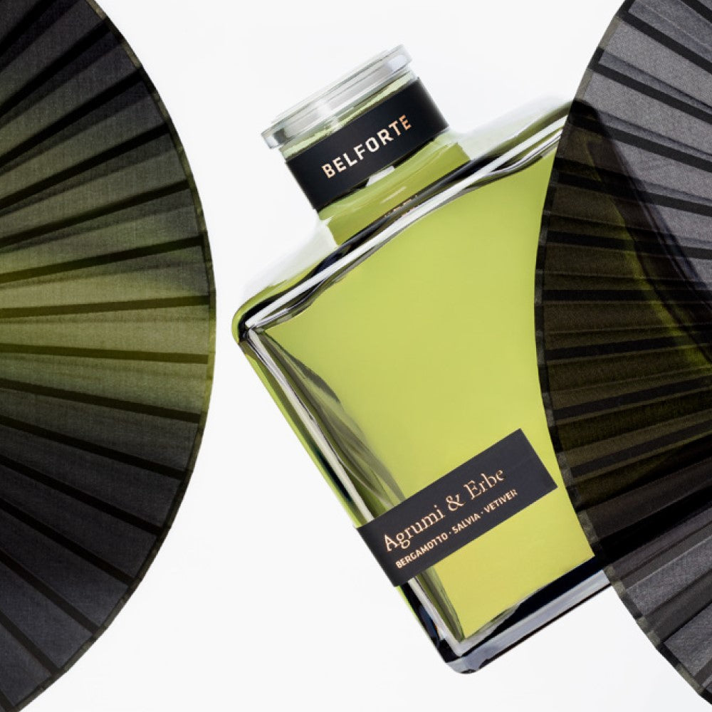 Дифузер с пръчици BELFORTE, Agrumi&Erbe, дълготраен, с висока концентрация на парфюм, с нотки на бергамот, градински чай, ветивер. Луксозен бутиков парфюм идеален и за подарък.