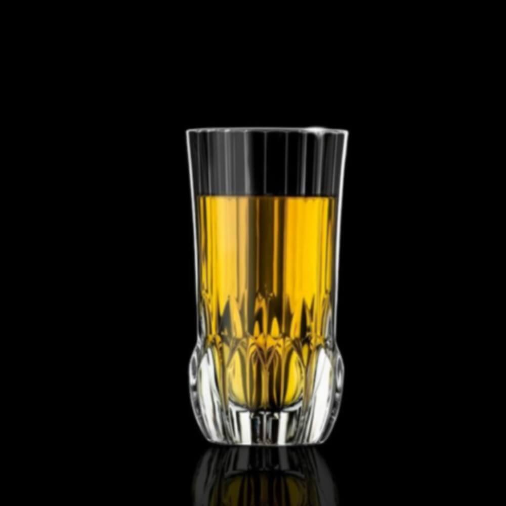 Кристални високи чаши за вода Adagio HB RCR Italy на черен фон с налята напитка. Италианско качество, италиански дизайн, дълбоко гравирани линии в основата за повече блясък. 