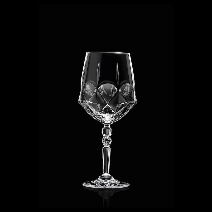 Комплект 6 кристални чаши ALKEMIST RCR Italy за коктейли и червено вино 670 мл, на черен фон