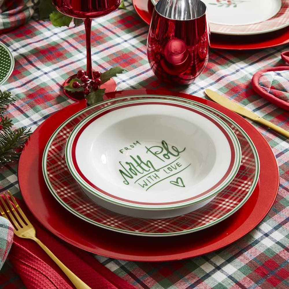 Детайл от порцеланов сервиз Tognana Atollo North Pole с празнична декорация и елегантен дизайн